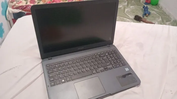 Vendo notebook Samsung ele só presta ligado na fonte ?
