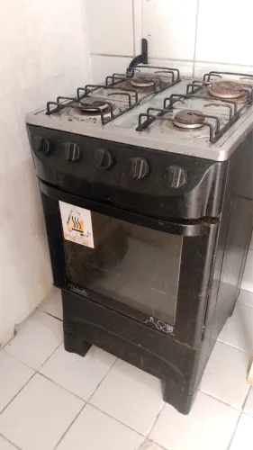 FOGÃO 4 BOCAS NOVINHO , É SÓ LIMPAR !