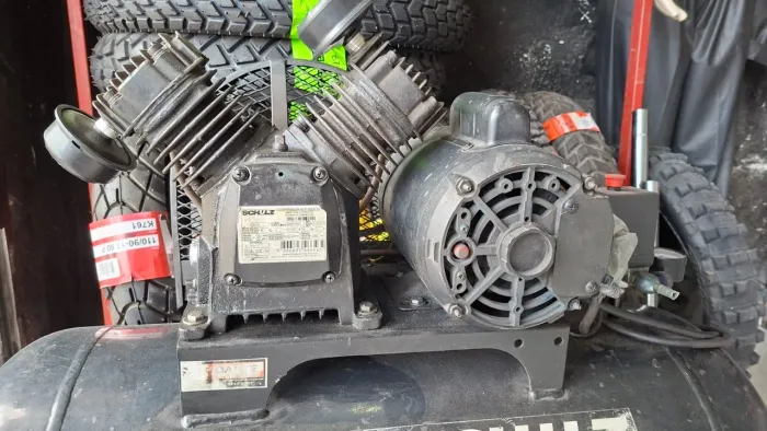 Vende-se compressor