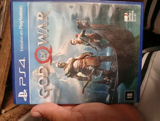 Vendo dois jogos god of war e god of war Ragnarok