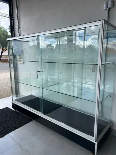 Vitrine de Vidro Grande 2m x 1,60m - Porta com Chave | Ótimo Estado