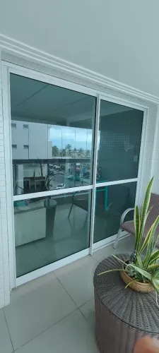 Vendo porta de alumínio com blindex
