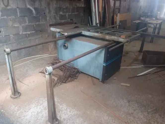 Esquadrejadeira Invicta com Riscador