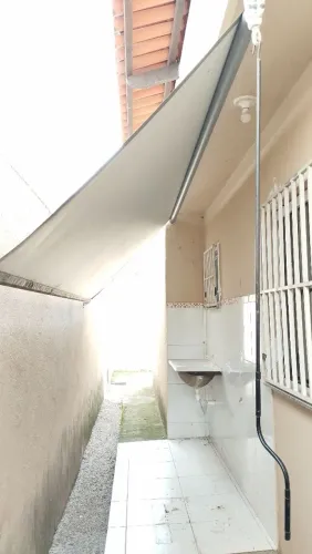 TOLDO RETRÁTIL ABRIR E FECHA<br><br>COR DA LONA CINZA COM BLACKOUT