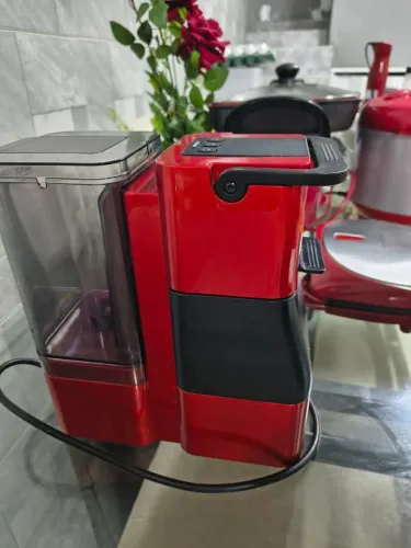 Vendo Cafeteira três corações ?
