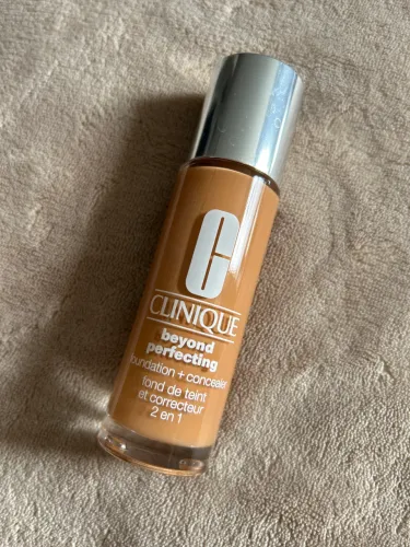 Base Clinique Beyound perfecting cor 21 cream caramel