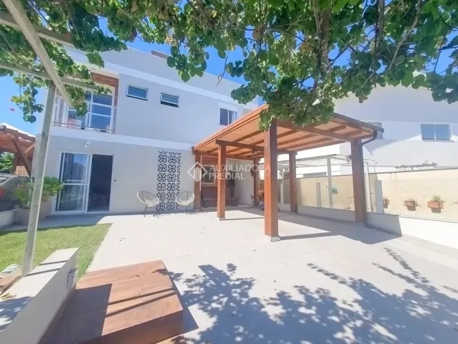Casa financiável de 3 dormitórios no Campeche!!!