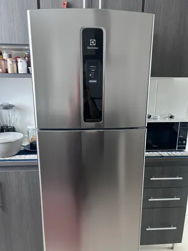Geladeira semi-nova