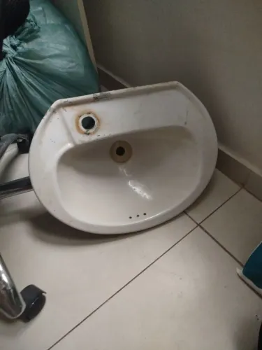 Doação Pia de banheiro