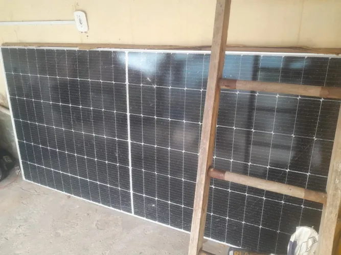 Painel Solar Monocristalino 555W Half-Cell Era Solar (VIDRO QUEBRADO)
