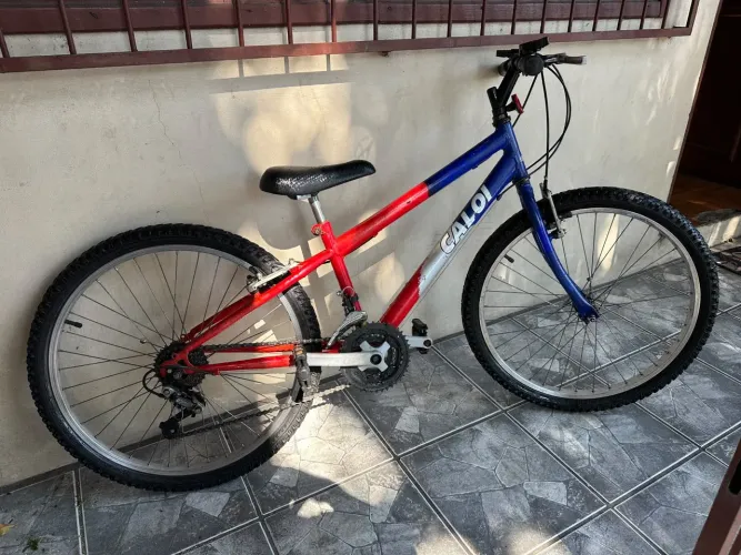 Bicicleta aro 24 caloi com marchas 