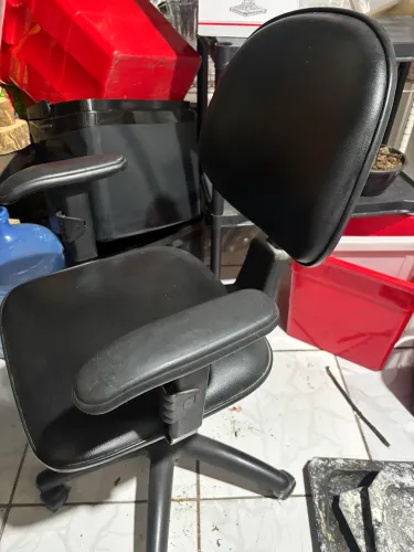 2 Cadeiras giratória (R$70,00 cada)
