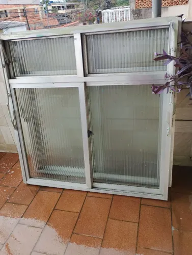 Janela de alumínio