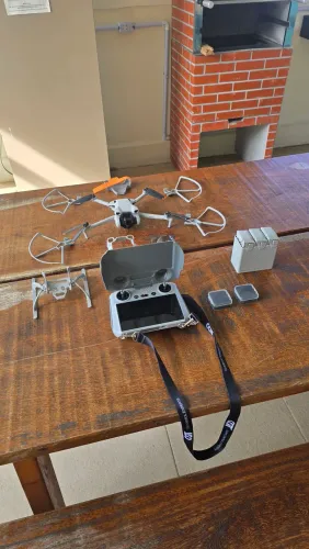 Drone DJI Mini 3 flymore com tela
