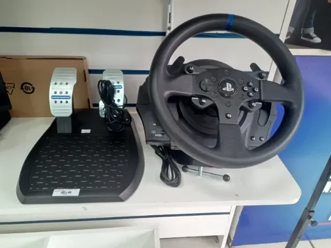 Kit Volante Thrustmaster T300 com Pedais - Seminovo 