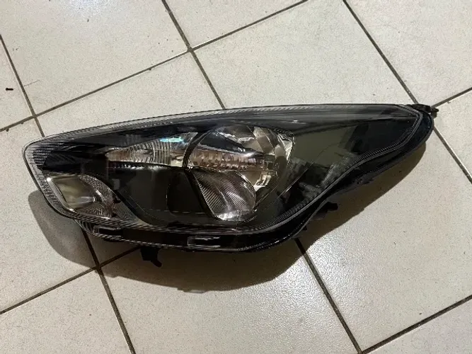 Farol Ford Ka Esquerdo (motorista) mascara preta 2015 2018