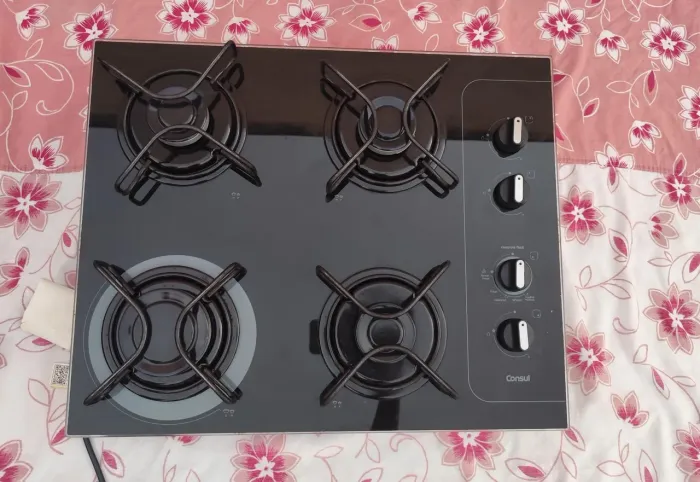 Vende se.. fogão Cooktop,painel de televisão e depurador... Usados,mas em bom Estado