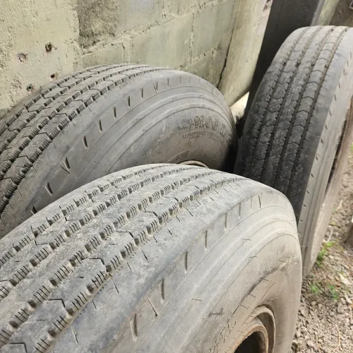Pneus 1100 R22