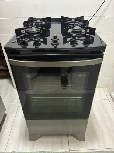 Fogão 4 bocas Electrolux Prata Efficient, Tripla Chama, VaporBake,Bivolt.Comprado em 10/25