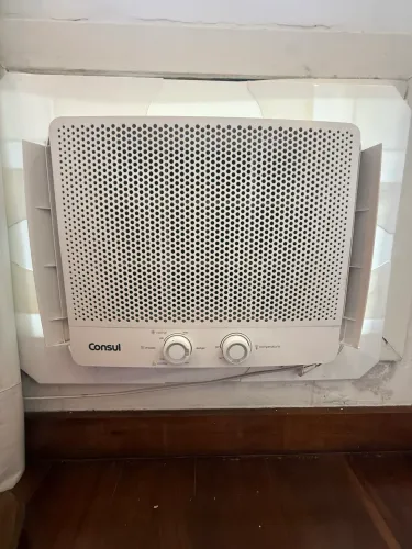 Ar condicionador janela 10000 BTUs Consul frio com design moderno - CCB10FB 110V