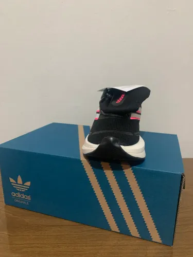 Tênis adidas (novo)