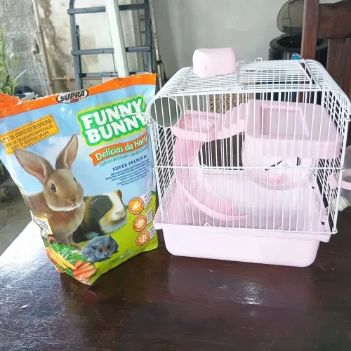 Gaiola e ração para hamsters