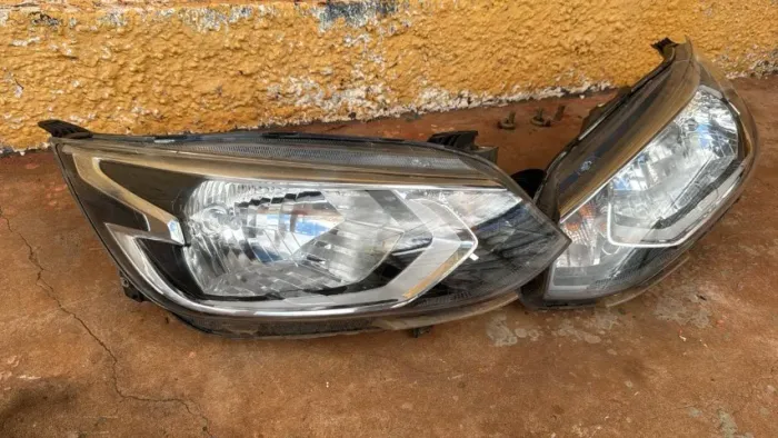 PAR DE FAROL GM ONIX 2022