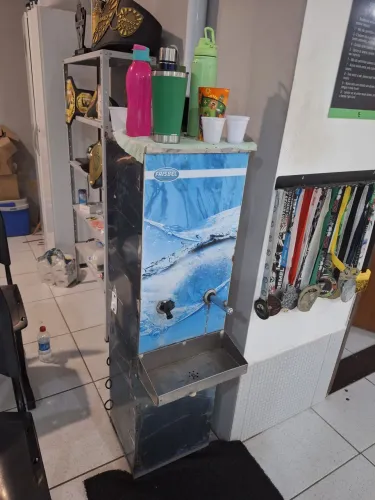 Bebedouro industrial Frisbel 25L