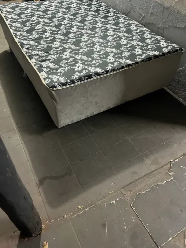 Cama box de casal 1.38x1.88 10 cm de espuma tecido em veludo nas laterais