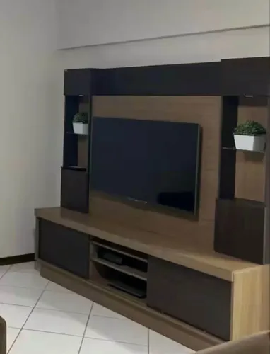 Painel para TV com rack.