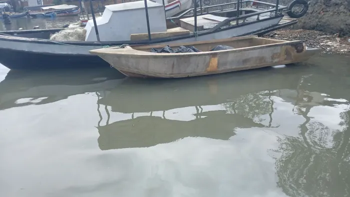 Barco estilo lancha todo de fibra