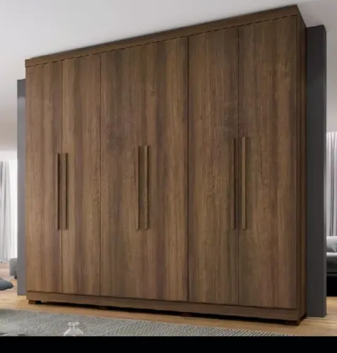 Guarda roupa grande vender ou troca por um menor motivo espaço pequeno