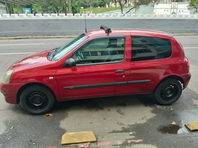 Renault Clio Hi-flex 1.0 16V 3P 2011
