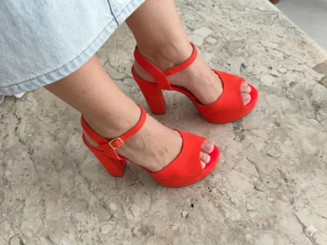 AREZZO SANDÁLIA COM PLATAFORMA 3 CM NUM 33 70,00<br>SALTO11CM<br>PALMILHA 23CM<br>