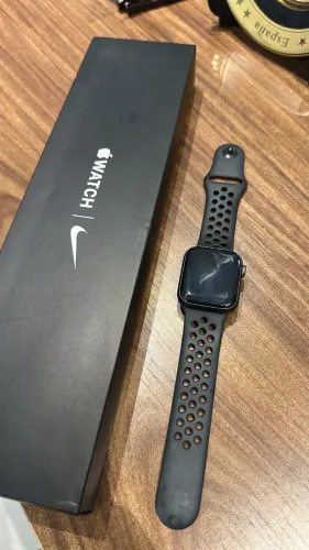 Apple Watch Nike SE 40mm ? GPS + Cellular