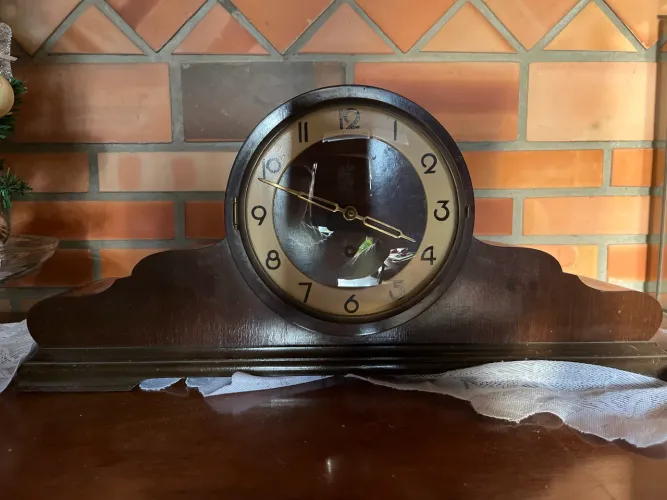 Relógio ESKA de mesa antigo (estilo mantel clock ou relógio de lareira/aparador