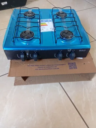 Fogão 4 bocas.