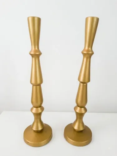 Par de castiçais de metal cor dourado 35 cm 