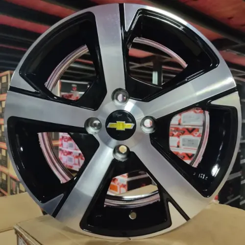 Jg de rodas Onix Plus 15 4x100 + 185/65R15 Hifly - R$ 3.790,00