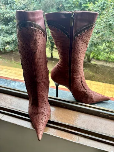 Bota Couro Bordô Bico Fino Salto Agulha Tam 39 ?