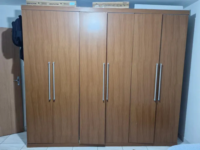 Vende-se guarda-roupas 6 portas