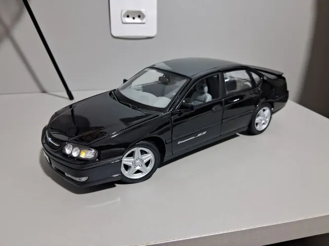 Miniatura 1:18 Maisto Chevrolet Impala SS