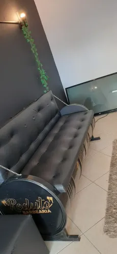 Vendo sofá de latão