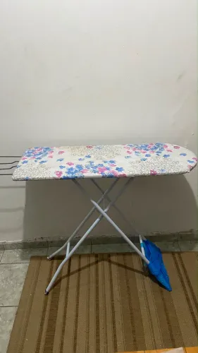 Tábua de passar roupas em ferro, dobrável