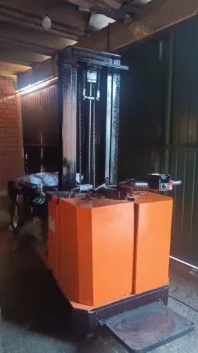 Empilhadeira elétrica patolada