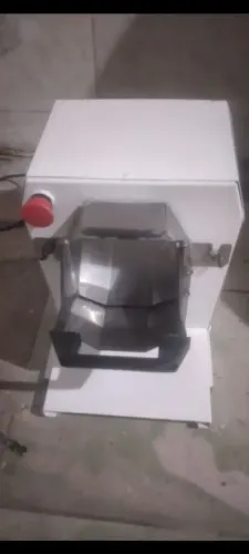 Vendo esse triturador e ralador de queijo e presunto bem conservado