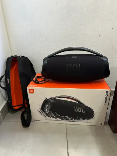 JBL Boombox 3 com caixa e capa carregadora
