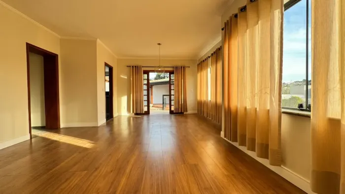 Casa para Locação em Atibaia, Jardim Paulista, 3 dormitórios, 1 suíte, 4 banheiros, 4 vaga