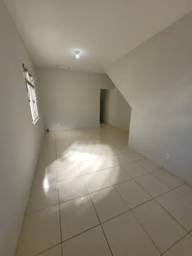 Apto para locação, com 2 quartos, 58 m² e garagem, em Cascadura - Rua Carolina Machado