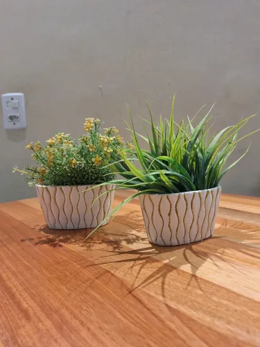 Kit com 2 Vasos Decorativos com Plantas Artificiais